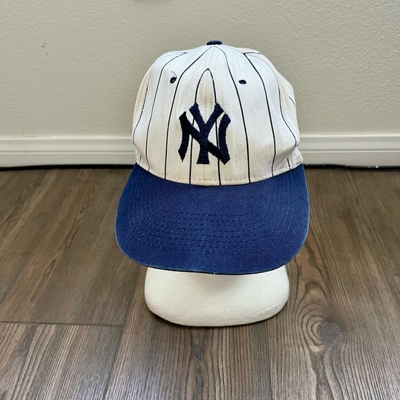 New York Yankees Pinstripe Baseball Cap - Picture 1 of 9